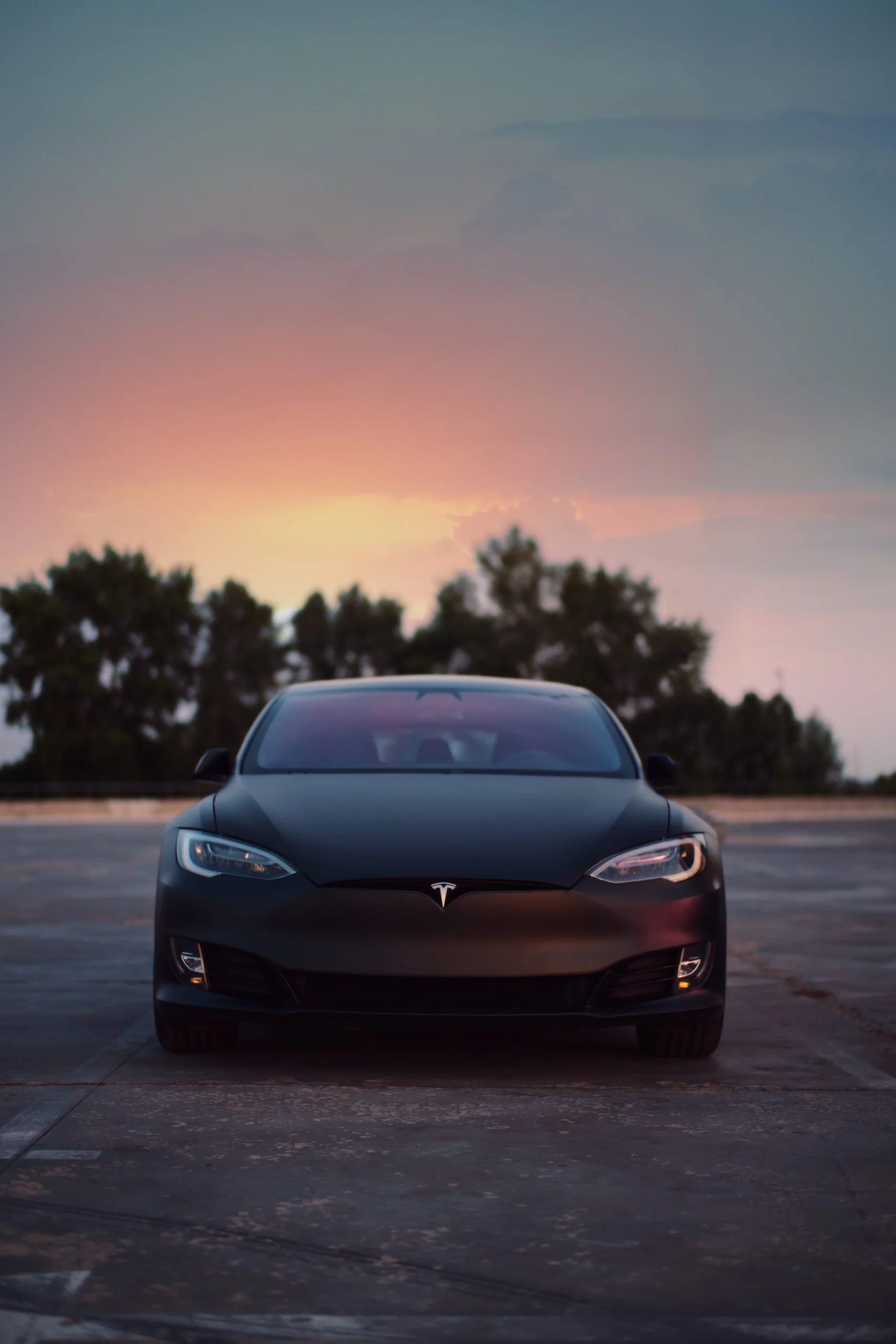 Sort Tesla leasingbil