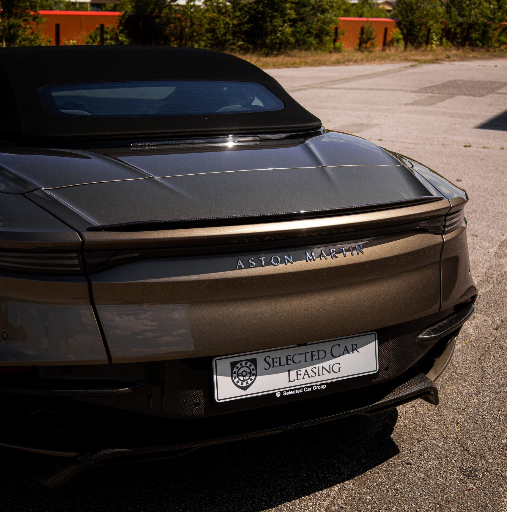 Aston Martin DBS Superleggera Volante bagfra