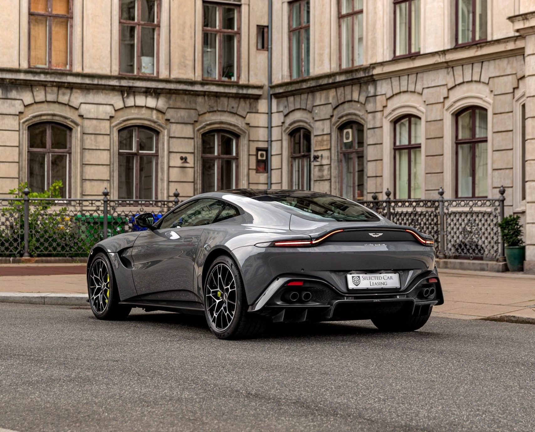 Aston Martin Vantage AMR